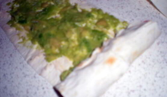 роллы из тонкого лаваша с семгой и авокадо