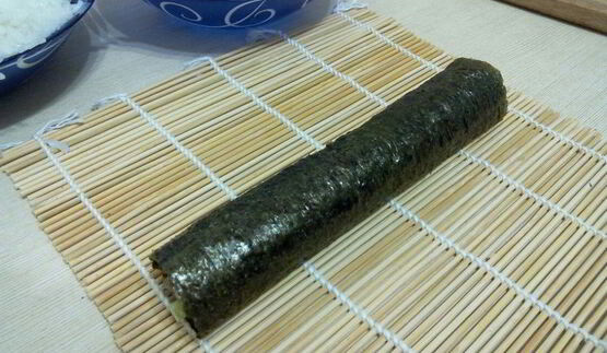 роллы по-домашнему со слабосоленой семгой