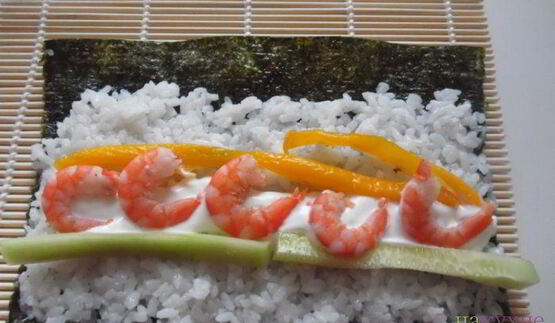 роллы с креветками