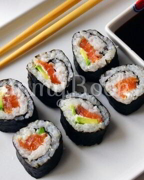 Роллы с лососем и Филадельфией