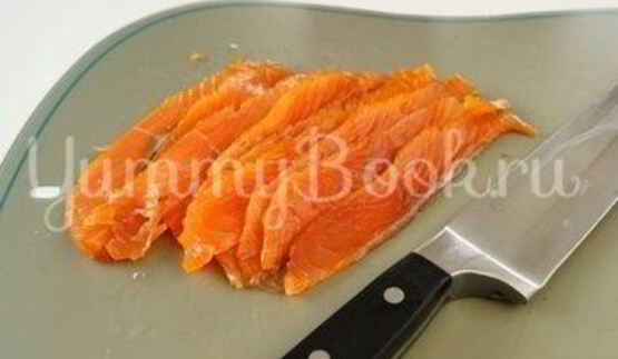 роллы с лососем и филадельфией