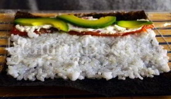 роллы с лососем и филадельфией