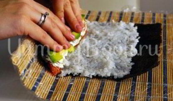 роллы с лососем и филадельфией