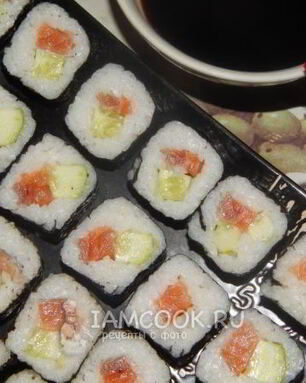 Роллы с семгой и огурцом