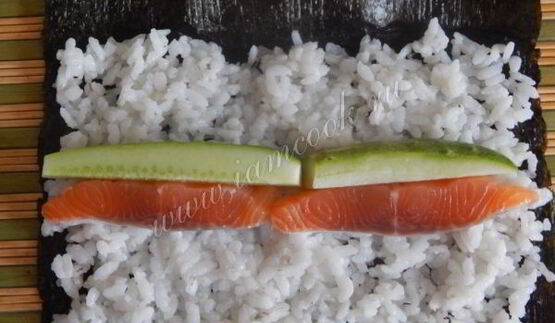роллы с семгой и огурцом