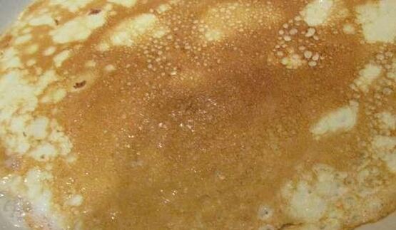 роллы с яичных блинчиков с курицей и салатом