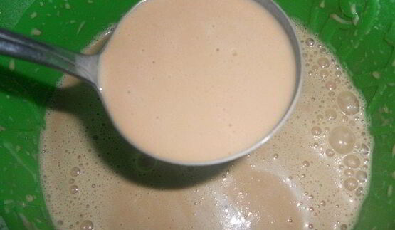 сладкие роллы из шоколадных блинчиков с клубникой и лимонным курдом