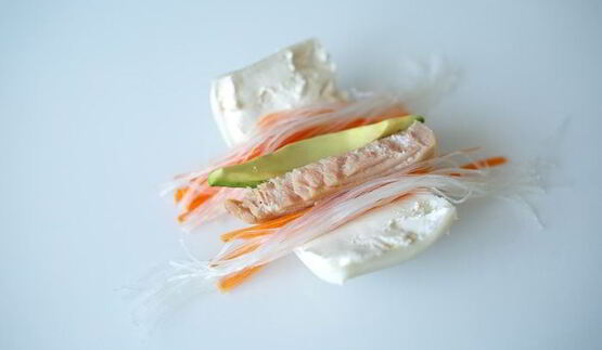 спринг-роллы с кальмарами и тунцом