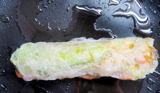 спринг-роллы с креветками