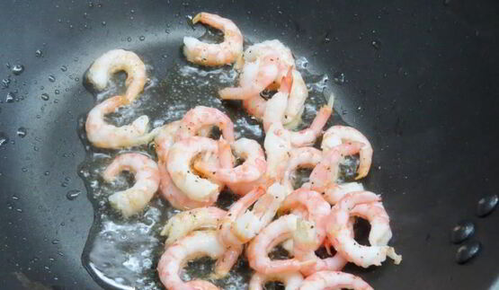 спринг-роллы с креветками