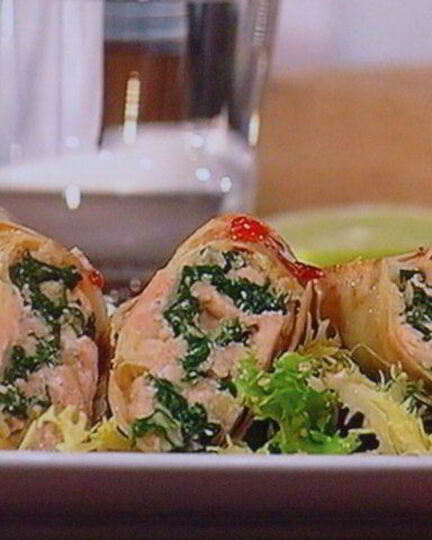 Рецепт спринга-роллов с лососем и свежим шпинатом