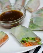 Спринг-роллы с лососем