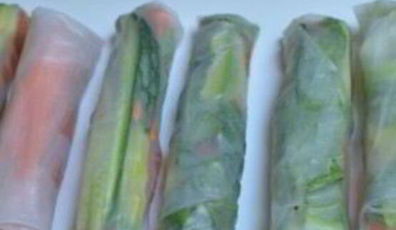 спринг-роллы с лососем