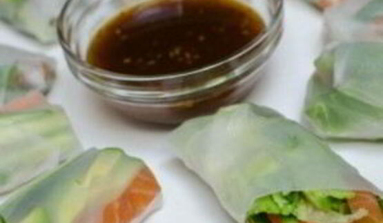 спринг-роллы с лососем