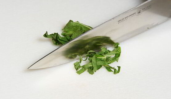 спринг-роллы с овощами и соусом