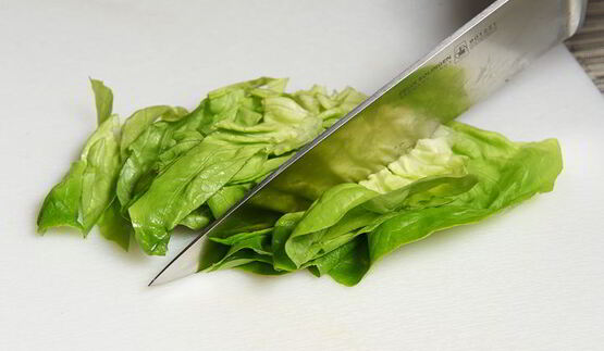 спринг-роллы с овощами и соусом