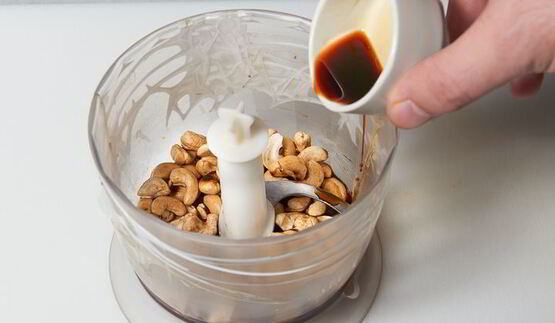 спринг-роллы с овощами и соусом