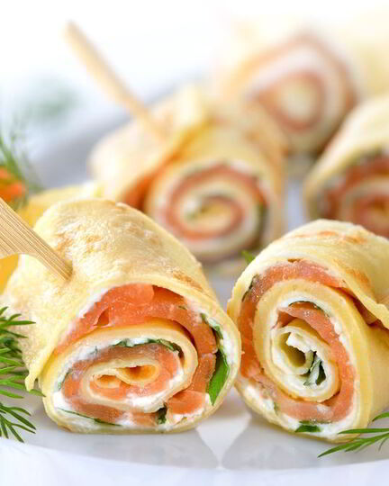 Рецепт блинных рулетов с рыбой