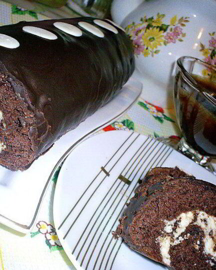 Рецепт быстрого шоколадно-творожный рулет