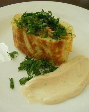 Кабачковый рулет на основе бисквитного теста с мясом