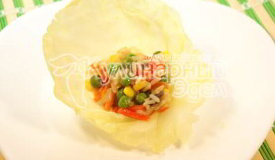 капустные рулетики в омлете