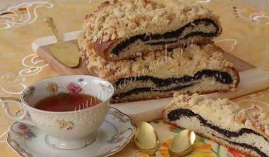 маковый рулет с крошкой