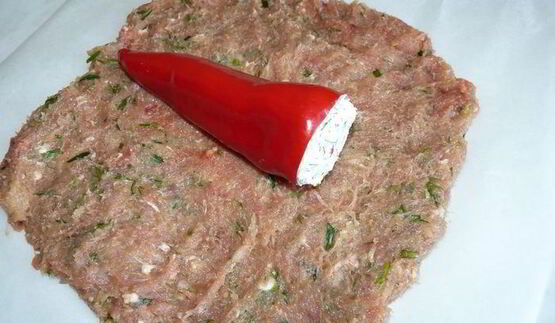 мясной рулет с брынзой