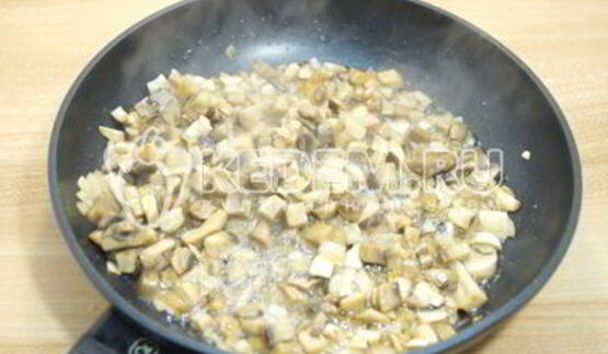 мясной рулет с грибами и сыром новогодний