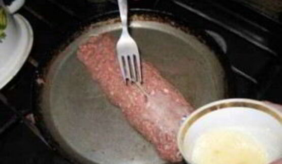 мясной рулет с макаронами