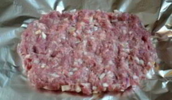 мясной рулет с яйцом в духовке