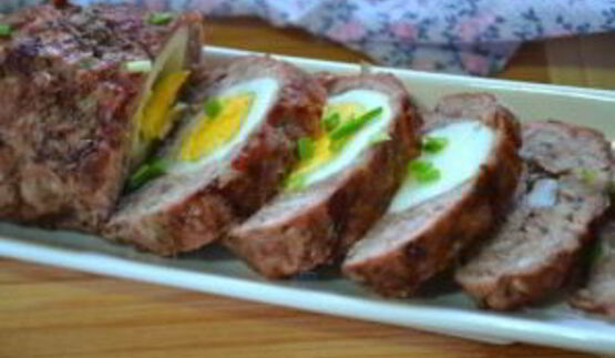 мясной рулет с яйцом в духовке