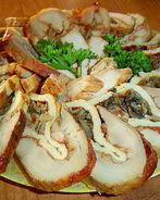 Рулет из курицы с омлетом и грибами