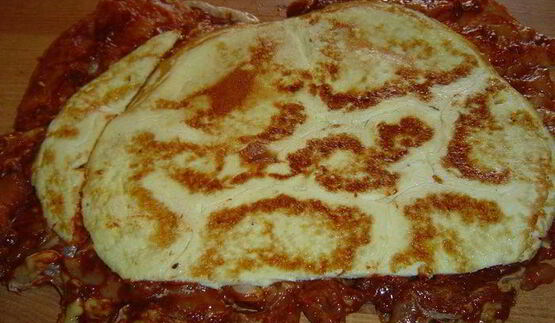 рулет из курицы с омлетом и грибами