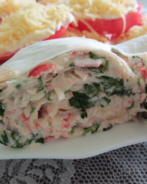Рулет из лаваша с крабовыми палочками и укропом