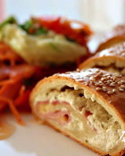 Рецепт рулета из творожного теста с ветчиной