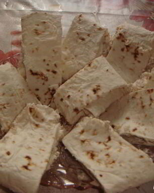 Рулет с пикантной творожной начинкой