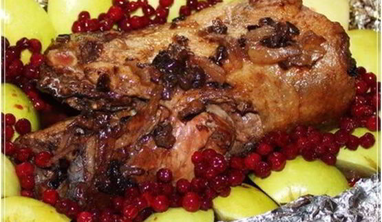 рулет с яблоками и черносливом