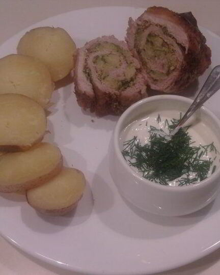 Рецепт рулетика из свининки с броколи