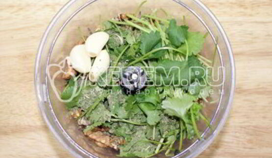 рулетики из баклажанов с орехами