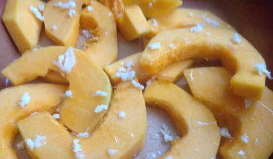 рулетики из индейки, запеченные с тыквой