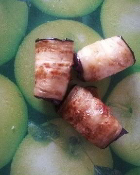 Рулеты из баклажанов с сыром и грецкими орехами