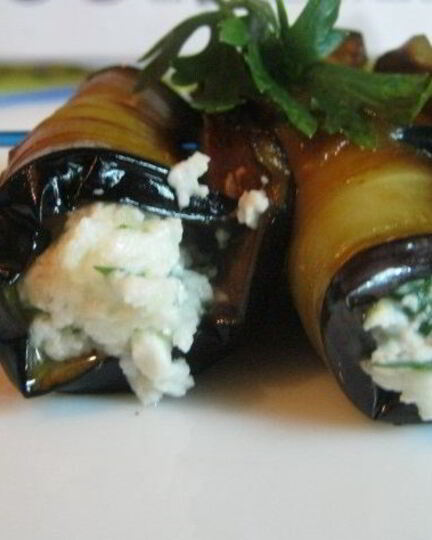 Рецепт рулетов из баклажанов с творогом