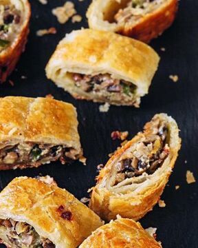 Рулеты с грибами и сыром