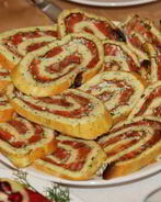 Рулеты с малосольной семгой