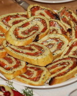 Рулеты с малосольной семгой