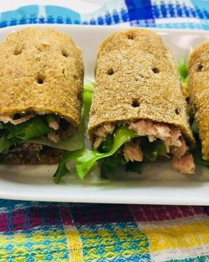 Рецепт ржаных рулетиков с тунцом