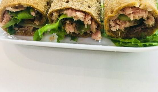 ржаные рулетики с тунцом