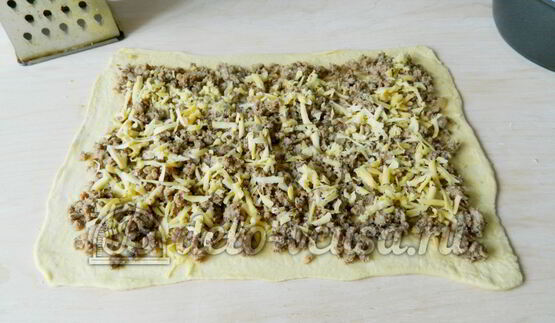 слоеный рулет с фаршем