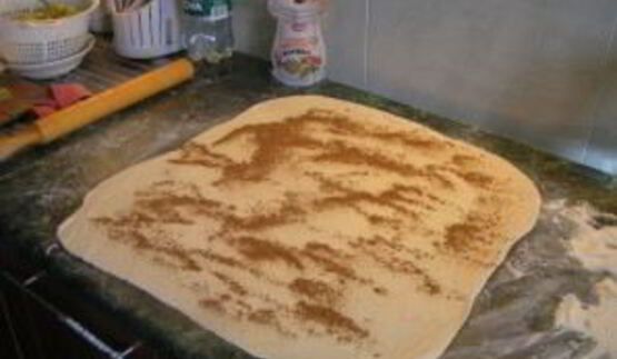 слоеный рулет с яблоками