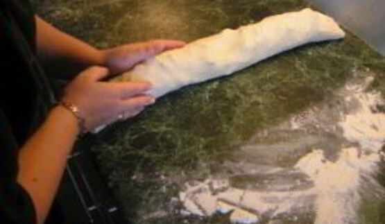 слоеный рулет с яблоками